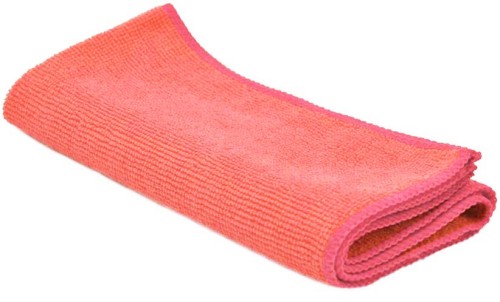 Czerwona ścierka z mikrofibry 30 × 30 cm, 220 g/m², złożona na białym tle