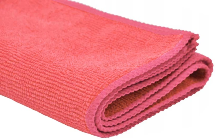 Ścierka z mikrofibry 30 × 30 cm, czerwona, 220 g/m² – zdjęcie 3
